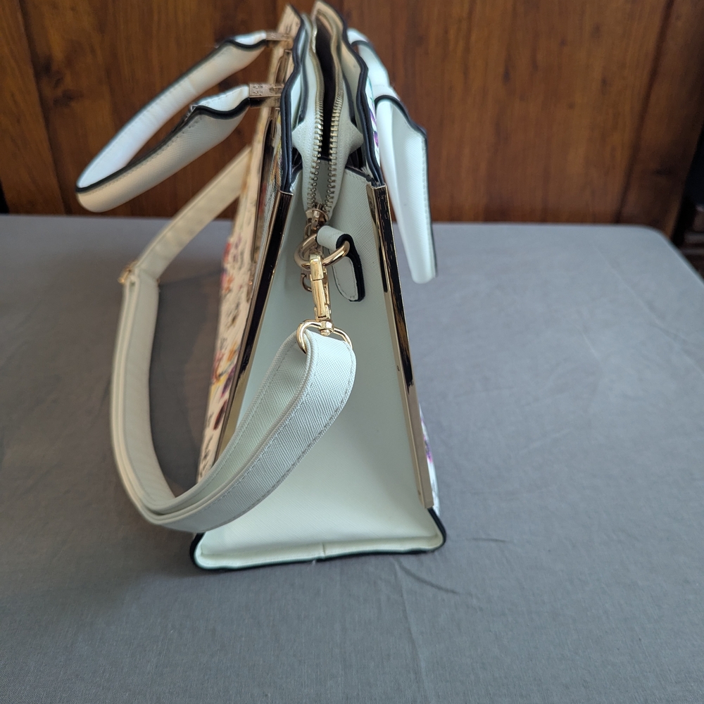 Elegant Floral Satchel with Gold Details - Picture 4 of 10
